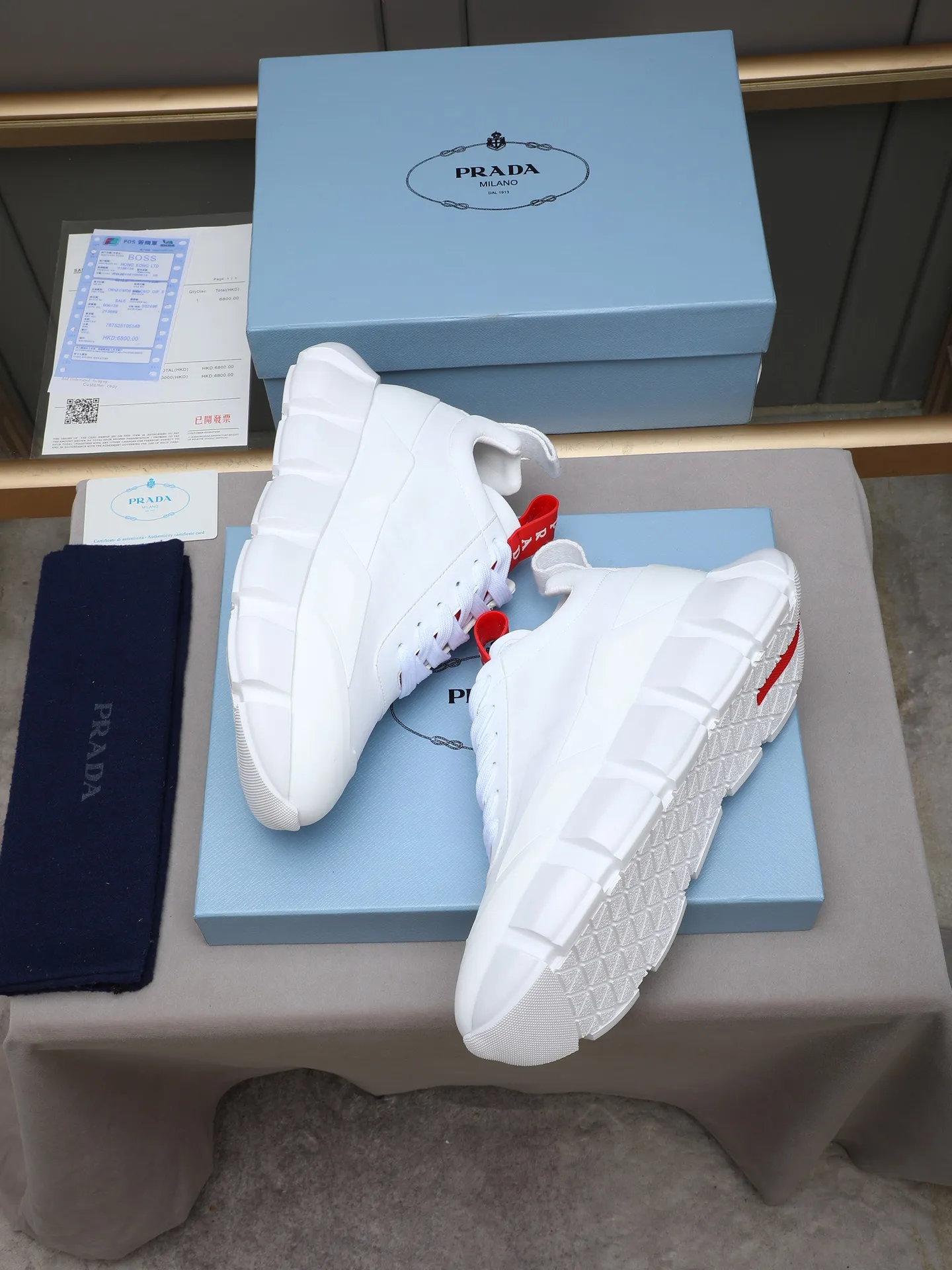 Men's shoes 💰500 PRADA/Prada men's lace-up casual sports shoes, the upper is made of imported first-layer calfskin, soft, comfortable and breathable ➕ washed sheepskin! The tongue is decorated with the PRADA brand letter logo. The rubber thick sole echoes the red label tongue. The style is fashionable and elegant. The details are carefully crafted. A casual sports shoe with a super western style and excellent breathability!  Size: 38-44 (45 46 customized)
